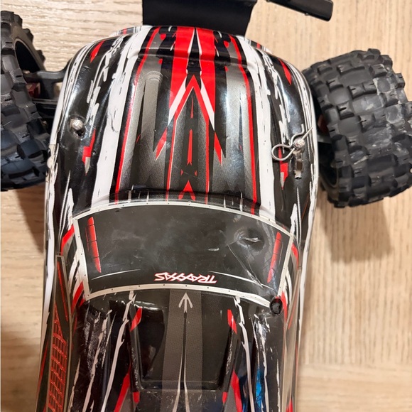 Traxxas Rustler Remote Control Car - Picture 3 of 6